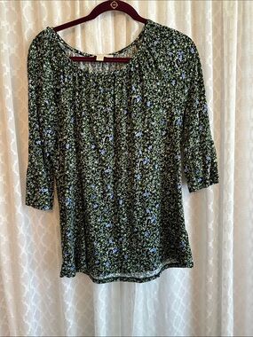 #897 Michael Kors Green Floral Peasant Top with Blue Accents